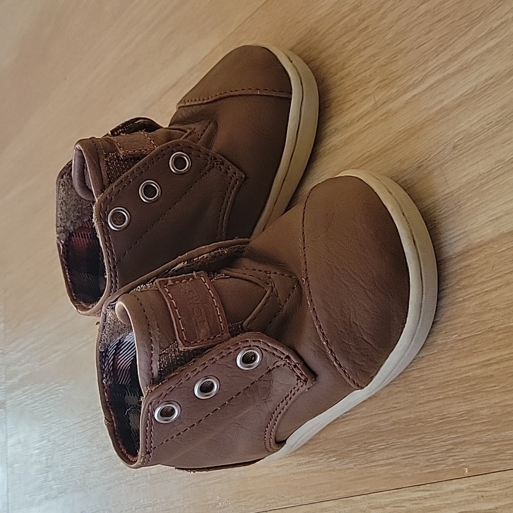 Tom's chukka boots size toddler 3
